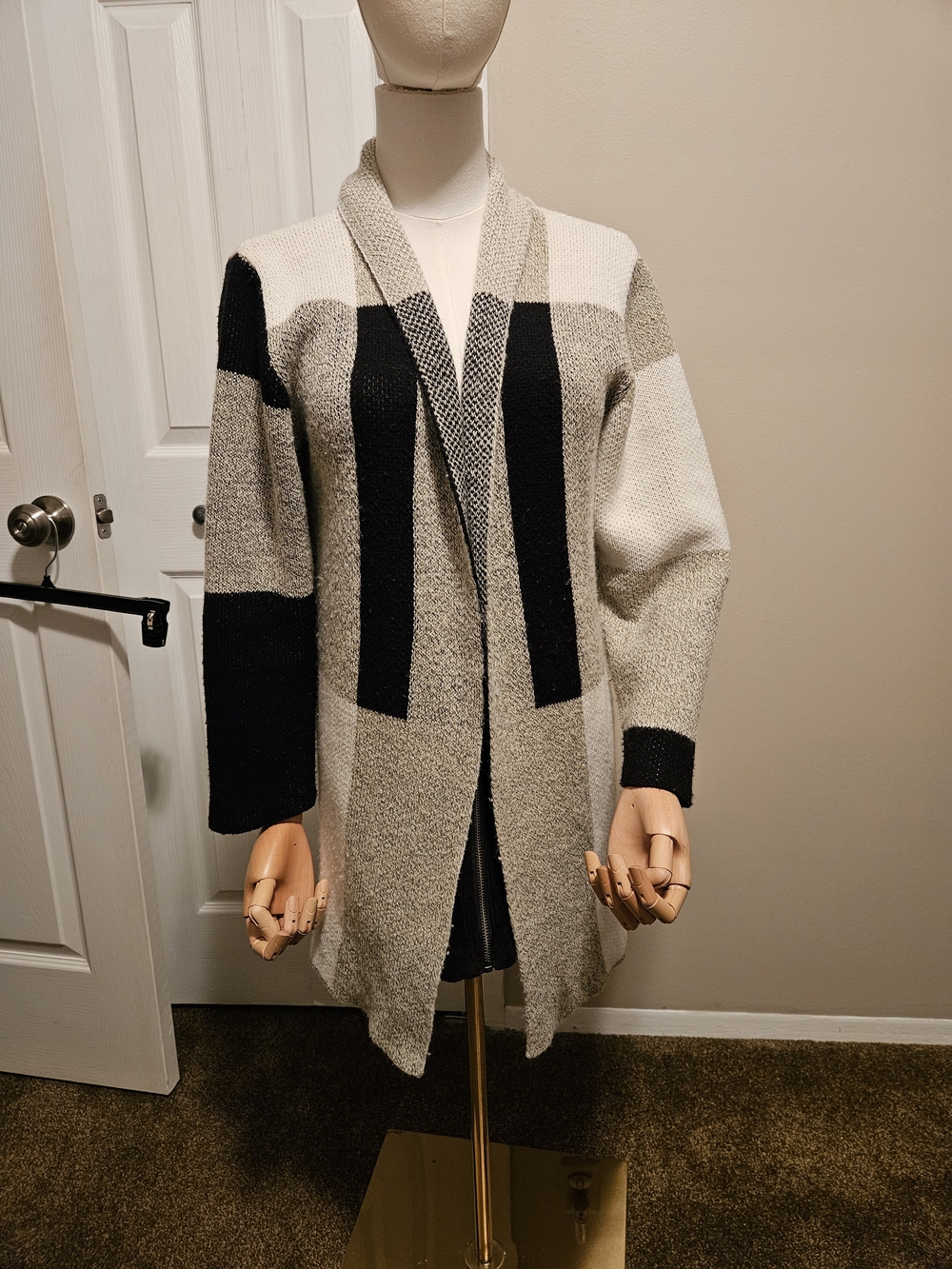KEREN hart Open-Front Colorblock Cardigan in Cream, Gray & Black. Size S